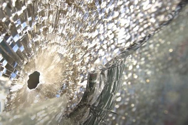 В Азове обстреляли магазин «Евромастер»