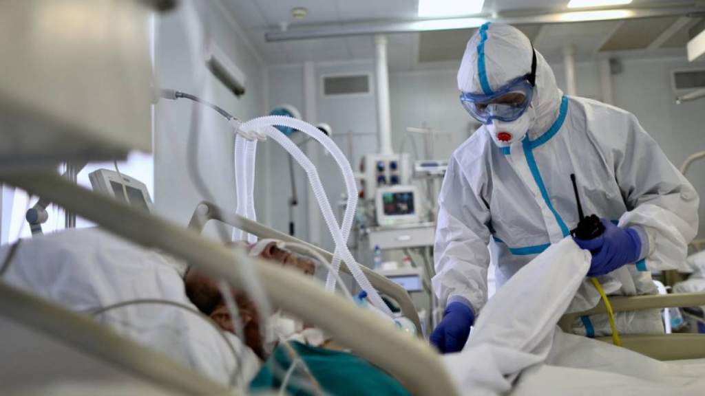 Гинцбург заявил, что «омикрон» не станет заключительным штаммом коронавируса