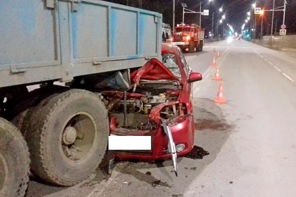 В Азове после ДТП с большегрузом пассажирка легковушки скончалась в машине скорой помощи