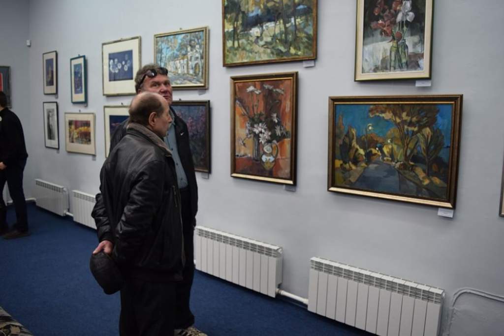 Картины азовских художников представили на областной выставке