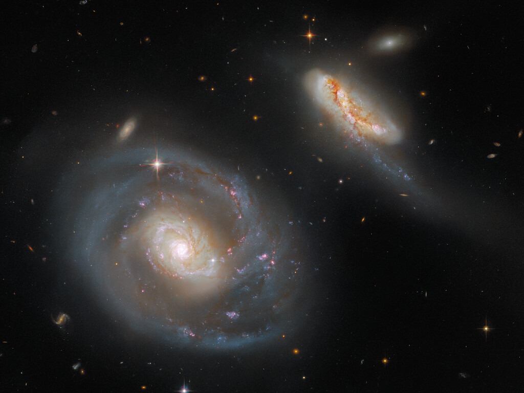 В космосе сфотографировали необычный «танец» галактик