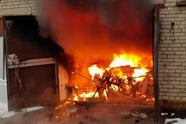 В Азовском районе сгорел гараж