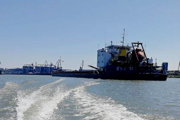 В морской порт Азов начали вновь заходить суда
