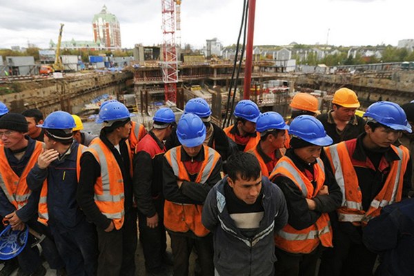 В Азовском районе выявили 13 строителей–нелегалов