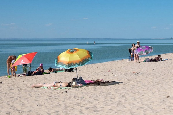В Азовском районе насчитали 12 пляжей и мест отдыха у воды