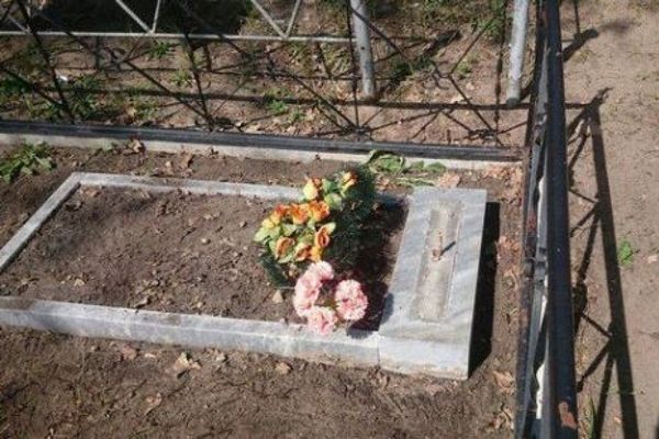 В Азове на городском кладбище украли памятник