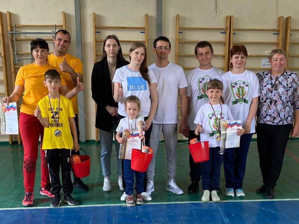 В Азовском районе прошел муниципальный этап соревнований «Папа, мама, я — спортивная семья»