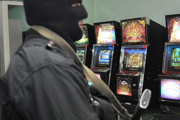 В Азове экс–гаишника и его подельниц осудили за организацию подпольного казино