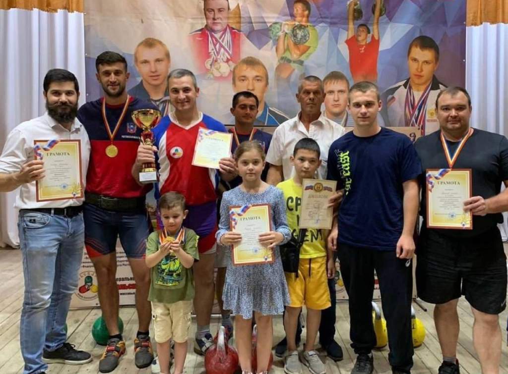 Команда Азовского района выиграла областной турнир по гиревому спорту