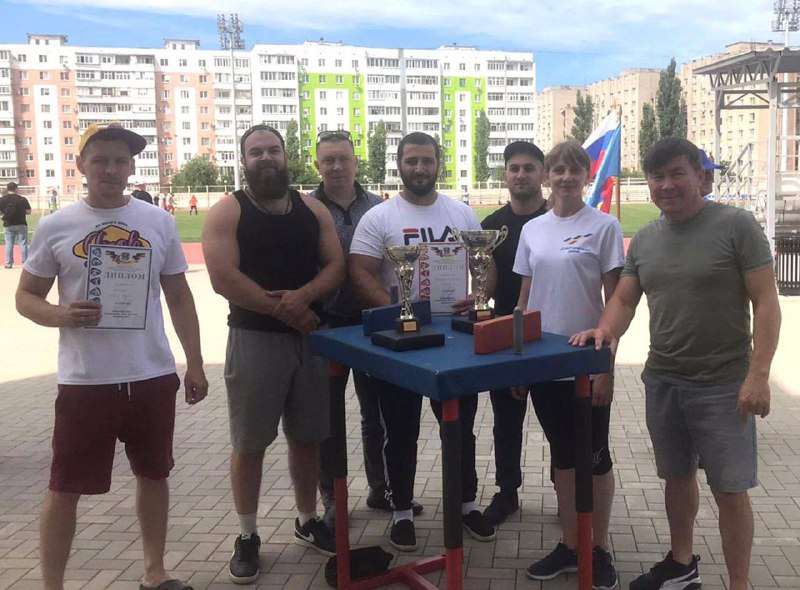 Спортсмены Азовского района победили в армрестлинге