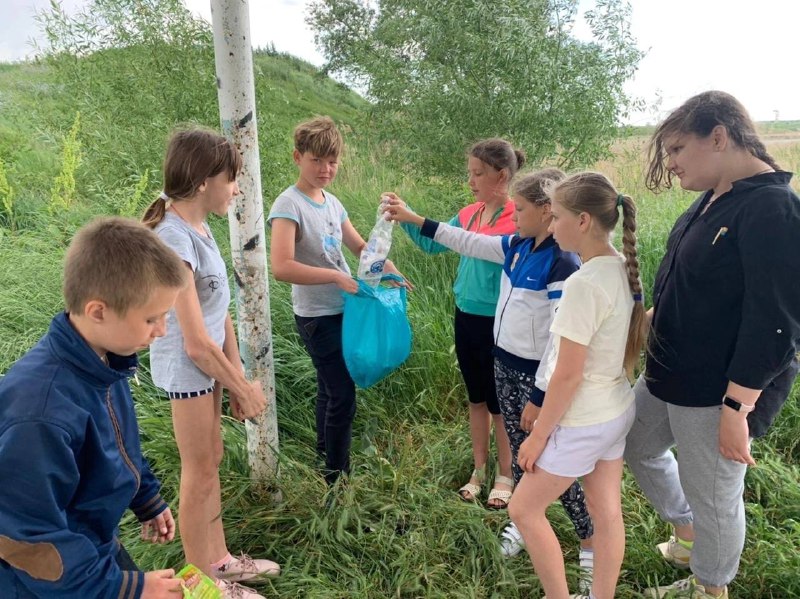 Школьники Азовского района приняли участие в акции «День эколога»