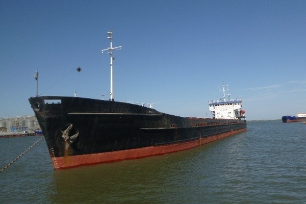 В Азове на судне обнаружили 10,5 тонн контрабандного топлива