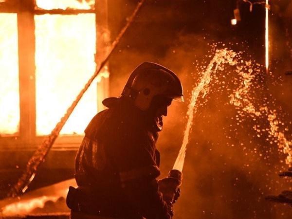 В Азовском районе сгорел бесхозный дом