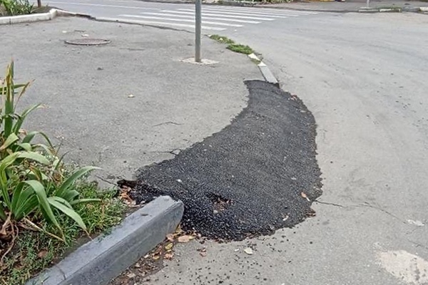 Жители Азова возмутились новым методом ремонта пешеходных переходов