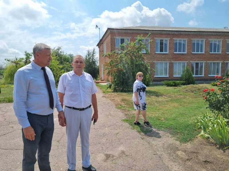 Глава администрации Азовского района проверил готовность школ и детских садов к новому учебному году