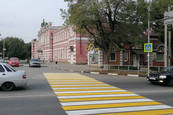 Жители Азова раскритиковали дорожную разметку вблизи школ