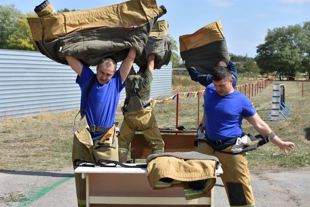 В Азовском районе прошли областные соревнования по пожарно-прикладному спорту