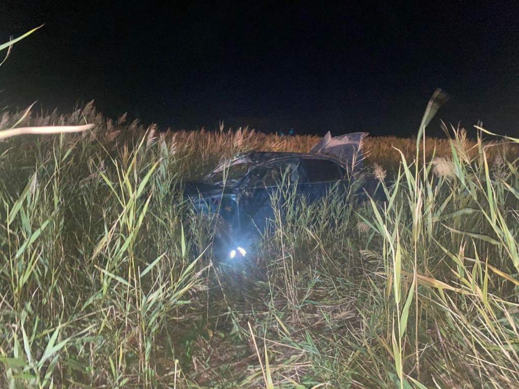 В Азовском районе 47-летний водитель погиб, перевернувшись в авто
