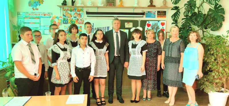 Глава администрации Азовского района принял участие в открытом уроке «Память Беслана»