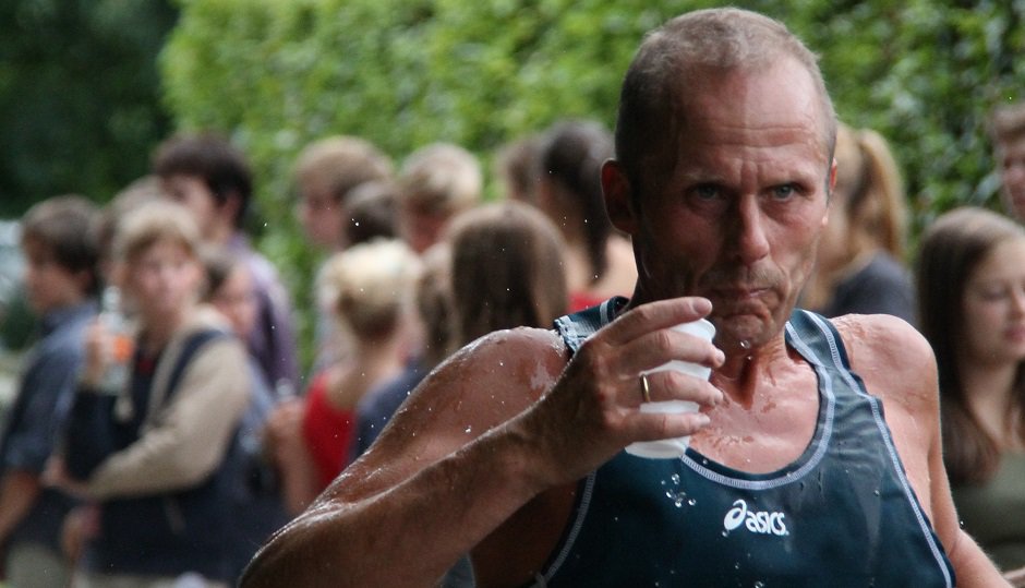 Вредно ли пить воду во время тренировки?