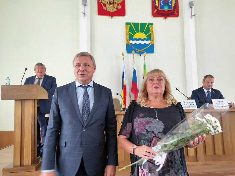 В Азовском районе продолжается вручение памятных знаков «85 лет Ростовской области»