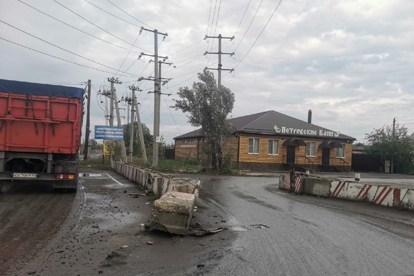 В Азове водители большегрузов полностью открыли проезд по Черноморскому
