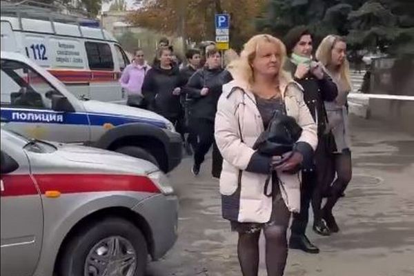Росгвардейцы эвакуировали сотрудников администрации Азовского района