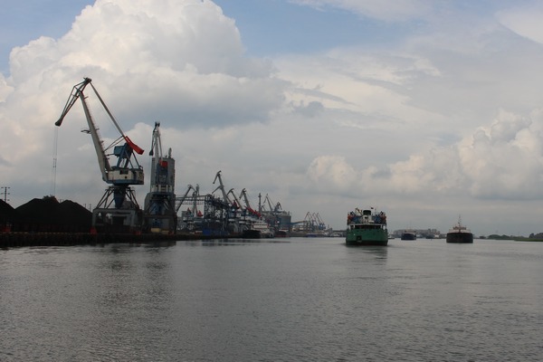Большая доля контрабанды в морском порту Азов пришлась на топливо и сигареты