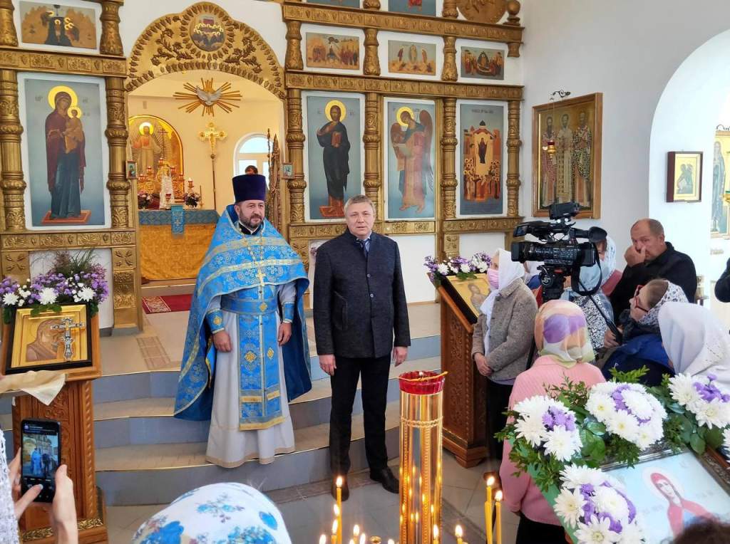 Глава Администрации Азовского района поздравил прихожан Покровского храма с престольным праздником