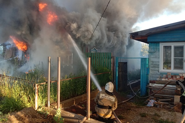 В Азовском районе сгорел частный дом