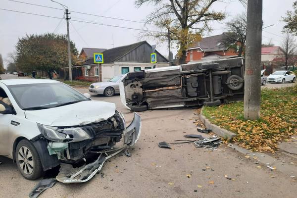 В Азове в ДТП с перевёртышем пострадала 17–летняя пассажирка