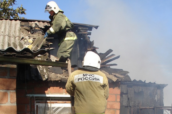 В Азовском районе сгорело частное подворье