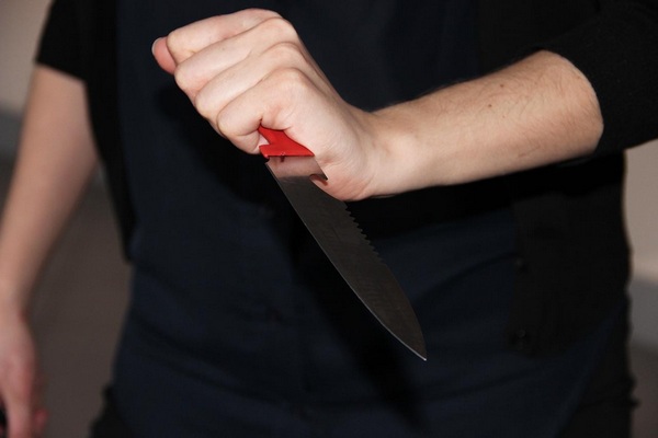 Житель Азова заколол кухонным ножом свояченицу