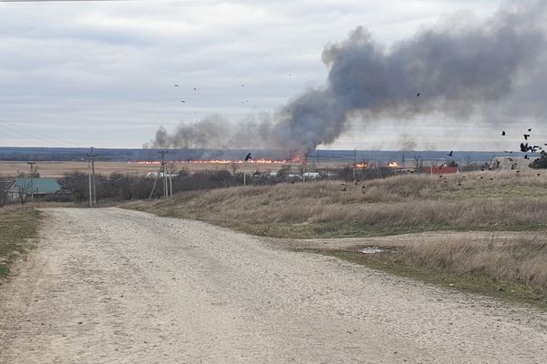 В Азовском районе более двух часов тушили ландшафтный пожар