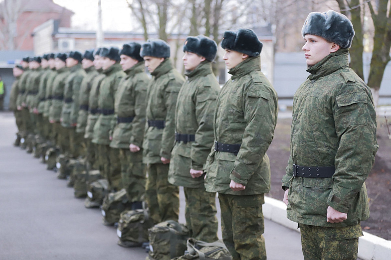 В президентском полку Кремля пройдут службу 15 донских призывников