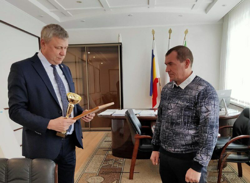 Сергей Кирсанов признан лучшим водителем на перевозке зерна