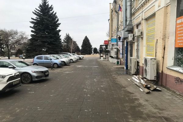 В центре Азова водитель фургона сбил пешехода