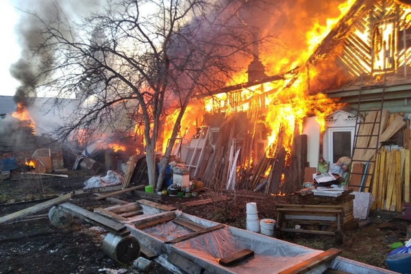 В Азовском районе в пожаре погибли два человека