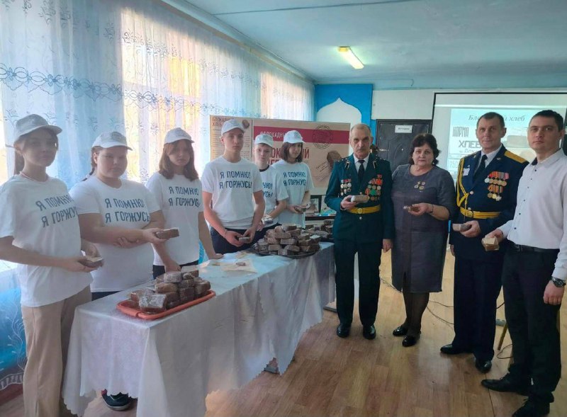 <strong>Представители Азовского районного Совета ветеранов приняли участие в акции «Блокадный хлеб»</strong>