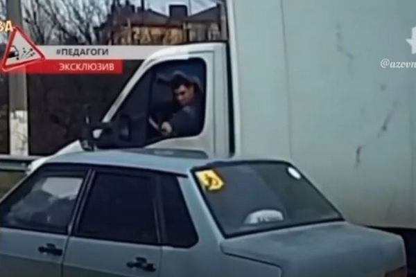 В Азове водитель попытался выехать из пробки, угрожая предметом, похожим на пистолет