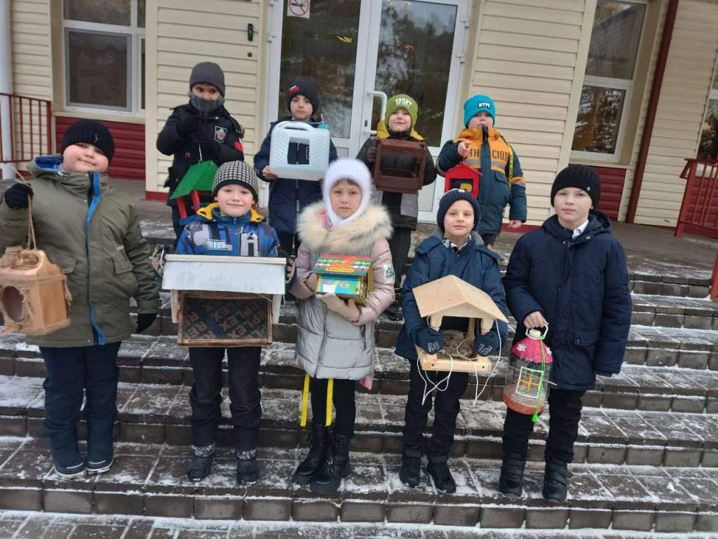 <strong>Ученики Пешковской школы провели экологическую акцию «Покорми птиц»</strong>