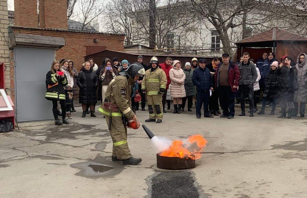 В администрации Азовского района провели практическое занятие по по противопожарной безопасности