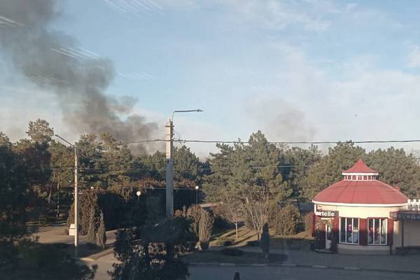 В Азове из–за отсутствия подъезда для пожарных едва не загорелись дома