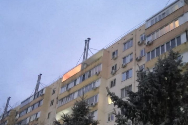 Газовики и спасатели не дали жителю Азова пожарить шашлык на балконе