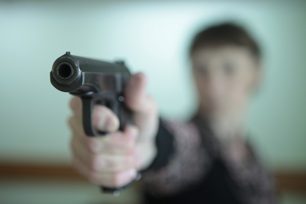 В Азове пьяного мужчину с игрушечным пистолетом арестовали на трое суток