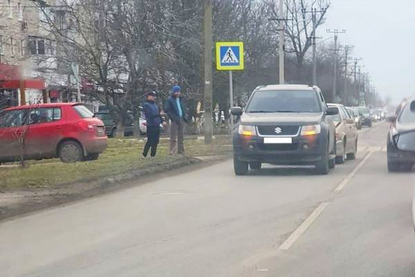 В Азове на «зебре» столкнулись два автомобиля