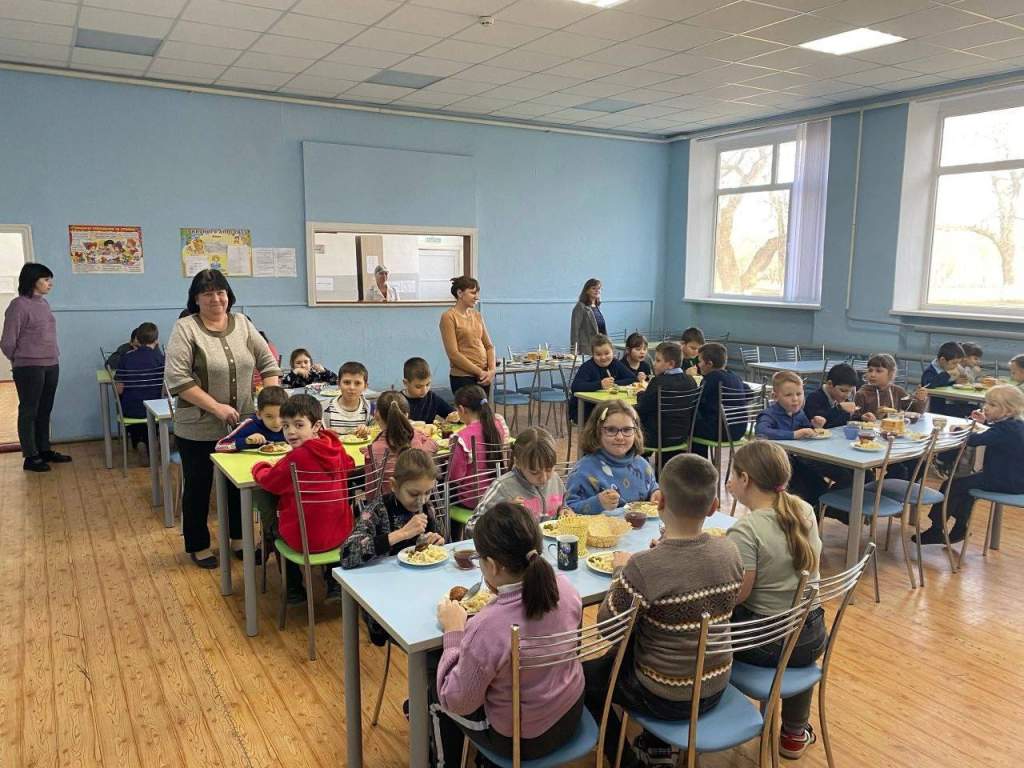 В школах Азовского района продолжают создавать инфраструктуру для обеспечения учеников горячим питанием