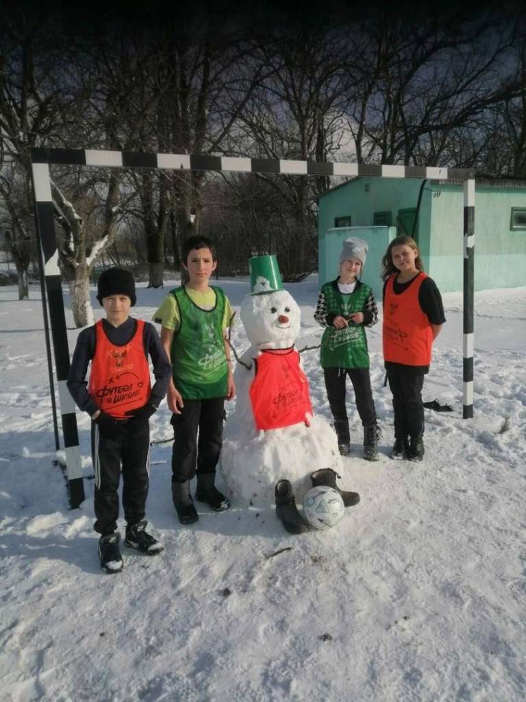 В хуторе Гусарева Балка прошел конкурс на лучшего снеговика