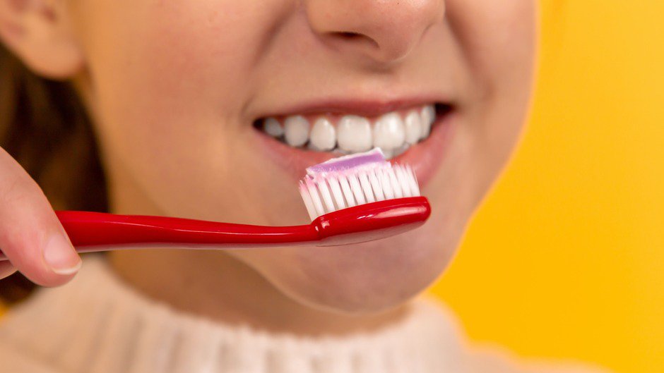 Стоматолог назвала четыре главные ошибки во время чистки зубов