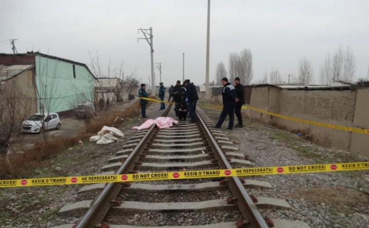 Под колёсами поезда погиб житель Азовского района